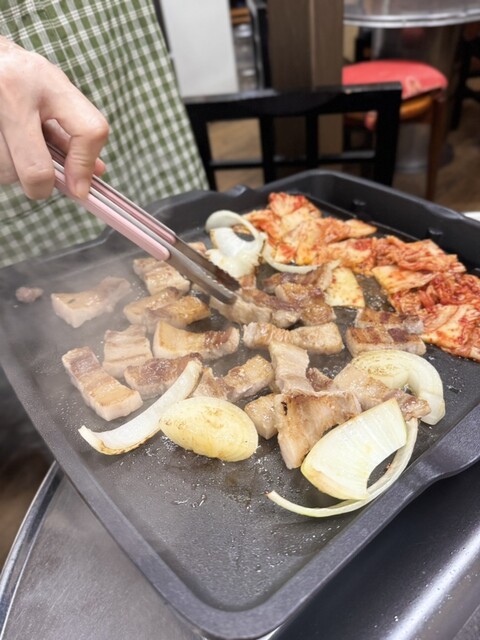 鉄板で焼く焼肉・ホルモン